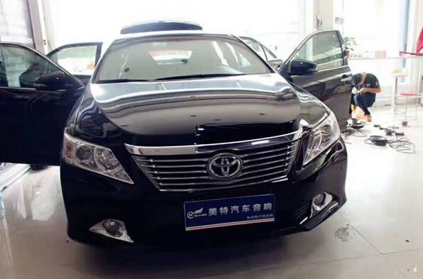 汽車音響怎么改？看豐田凱美瑞無損升級dsp功放