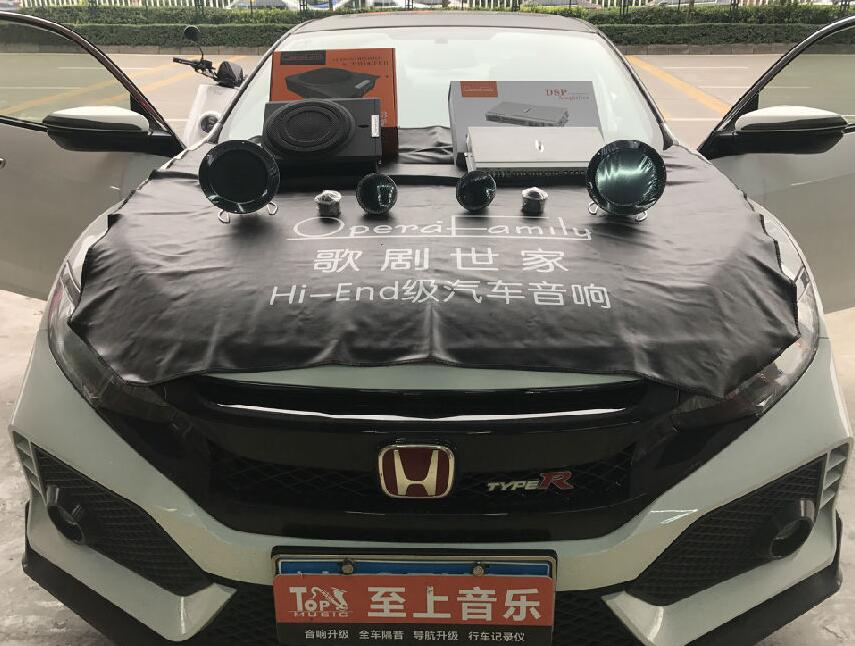 高保真音響系統(tǒng)不再是豪車(chē)的專(zhuān)屬,本田思域開(kāi)了掛的舞臺(tái)感聲效