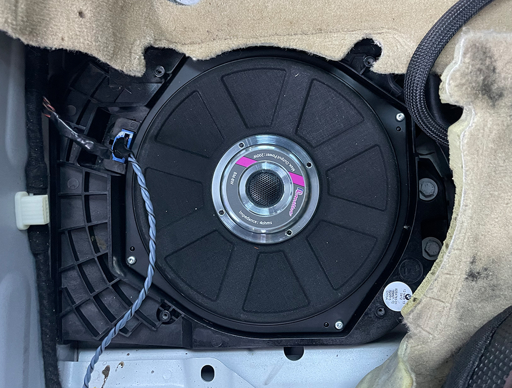 前聲場(chǎng)：邁博特寶馬專(zhuān)用三分頻喇叭 (3).jpg